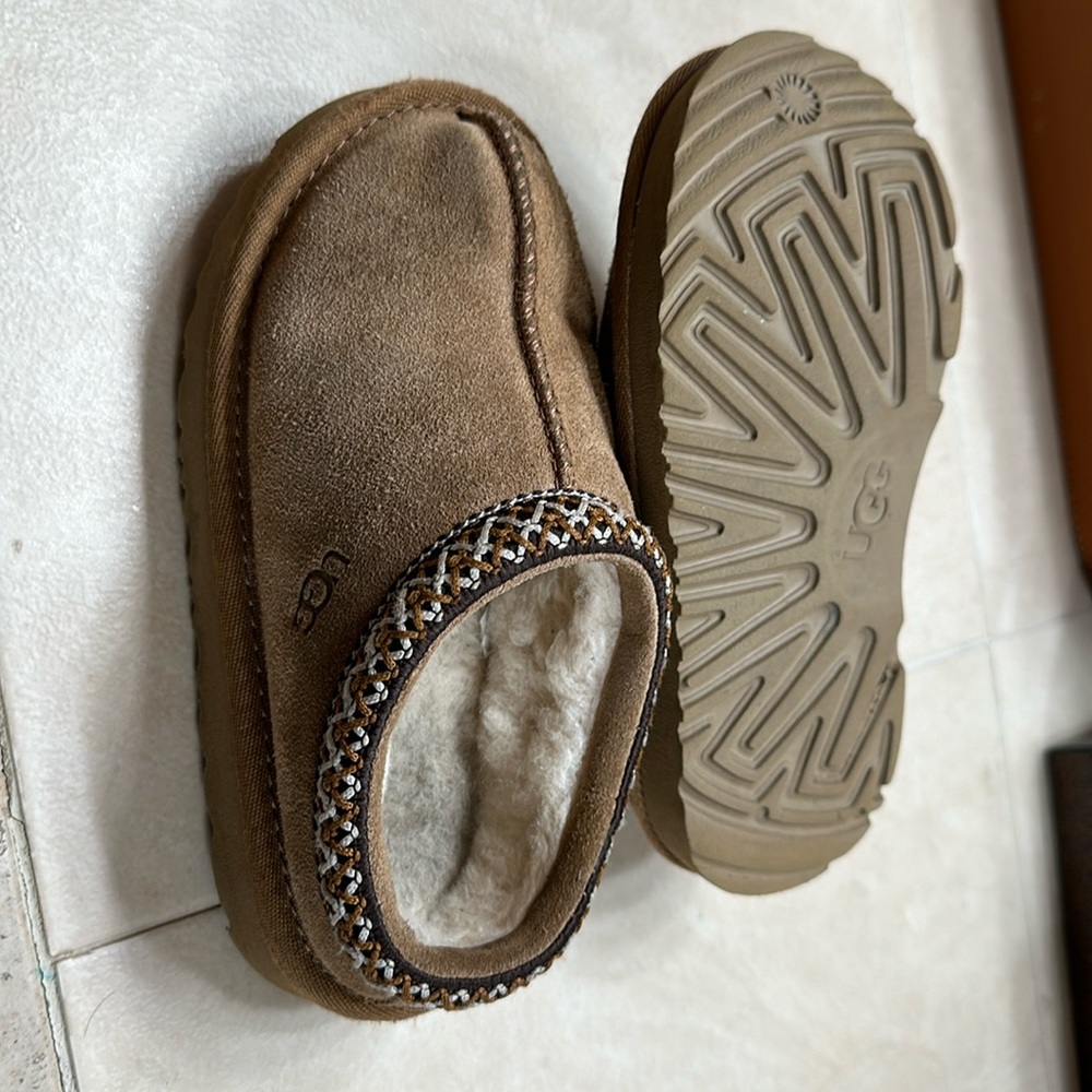 Ugg Tasman girls
